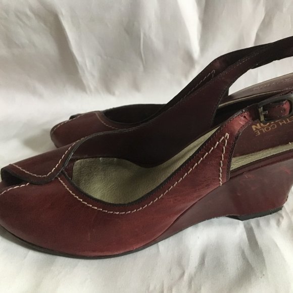 Kenneth Cole Reaction burgundy peep toe wedges - Picture 12 of 13
